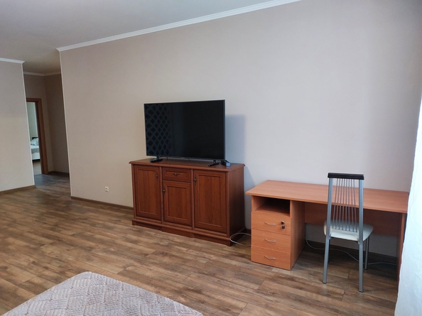 
  Сдам в аренду 2-комнатную квартиру, 80 м², Красноярск

. Фото 3.