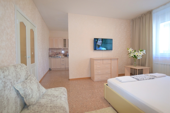 
  Сдается посуточно 1-комн. квартира, 52 м², Алексеева ул, д. 51
. Фото 2.