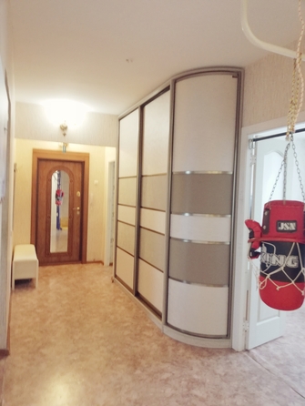 
  Продам 4-комн. квартиру, 82 м², 40 лет Победы ул, д. 33
. Фото 1.