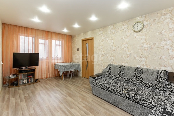 
   Продам 3-комнатную, 57 м², Юрина ул, 114

. Фото 4.