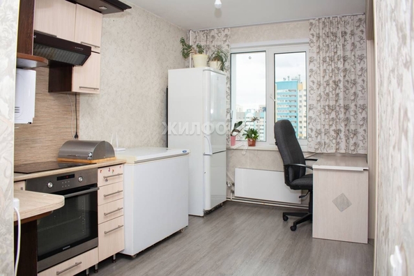 
   Продам 3-комнатную, 79 м², Сиреневая ул, 26

. Фото 6.