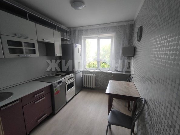
  Продается 3-комн. квартира, 64.1 м², Малахова ул, д. 33
. Фото 2.