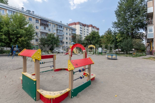 
  Продается 3-комн. квартира, 57.2 м², Глушкова ул
. Фото 16.