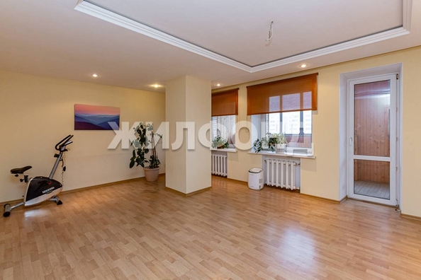 
  Продается 4-комн. квартира, 217.6 м², Попова ул
. Фото 3.