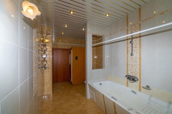
   Продам 4-комнатную, 253 м², Александра Невского ул, 2

. Фото 32.
