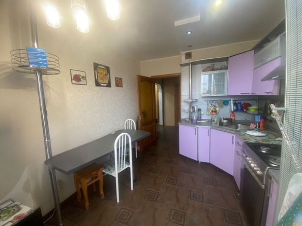 
  Продается 2-комн. квартира, 56.2 м², 32 мкр, д. 2
. Фото 2.