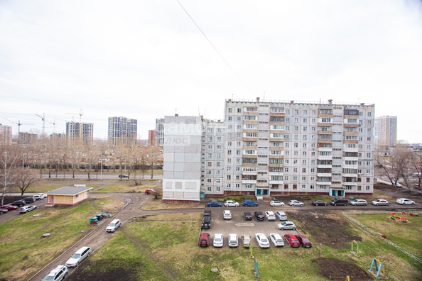 
   Продам 1-комнатную, 16.8 м², Строителей б-р, 56/2

. Фото 11.