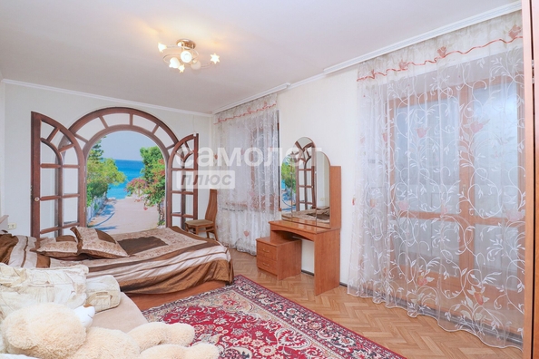 
   Продам 3-комнатную, 72.3 м², Радищева ул, 4

. Фото 2.