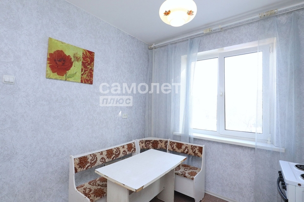 
   Продам 3-комнатную, 64 м², Строителей б-р, 52А

. Фото 3.