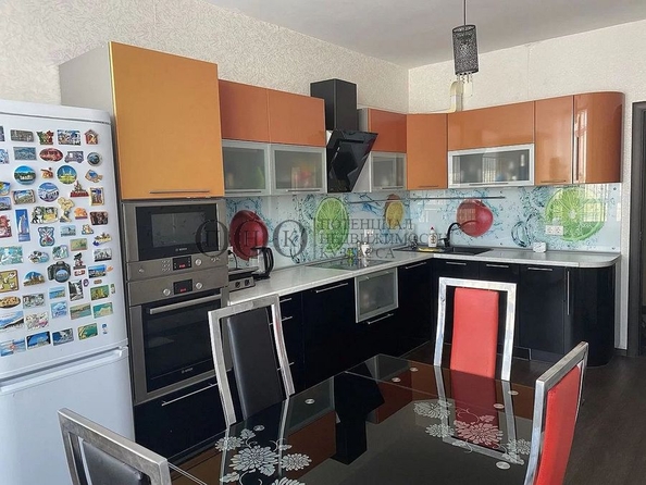 
   Продам 3-комнатную, 87 м², Космическая ул, 24а

. Фото 1.