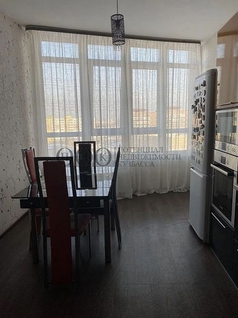 
   Продам 3-комнатную, 87 м², Космическая ул, 24а

. Фото 3.