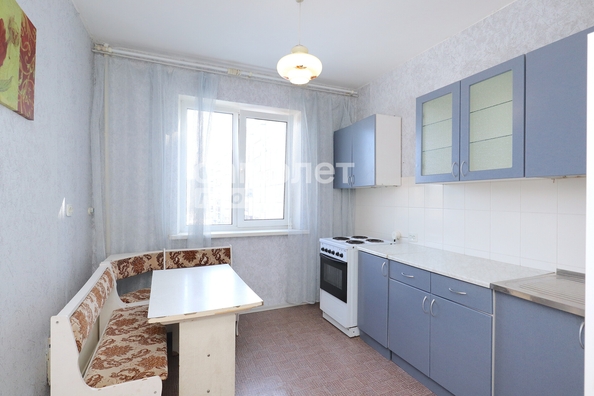 
   Продам 3-комнатную, 64 м², Строителей б-р, 52А

. Фото 8.