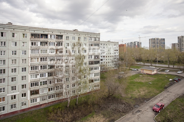 
   Продам 1-комнатную, 30.3 м², Строителей б-р, 56/2

. Фото 17.