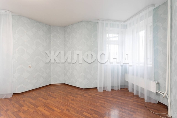 
   Продам 1-комнатную, 51.3 м², Учительская ул, 8

. Фото 4.