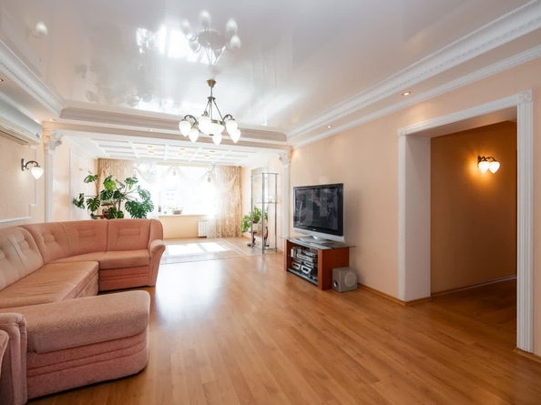 
   Продам 4-комнатную, 132 м², Обская ул, 50/1

. Фото 3.