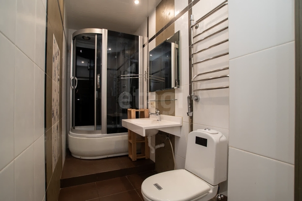 
   Продам 4-комнатную, 144.9 м², Вертковская ул, 42

. Фото 2.