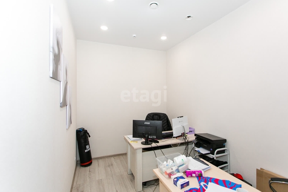 
   Продам торговое помещение, 927.8 м², Троллейная ул, 37

. Фото 2.