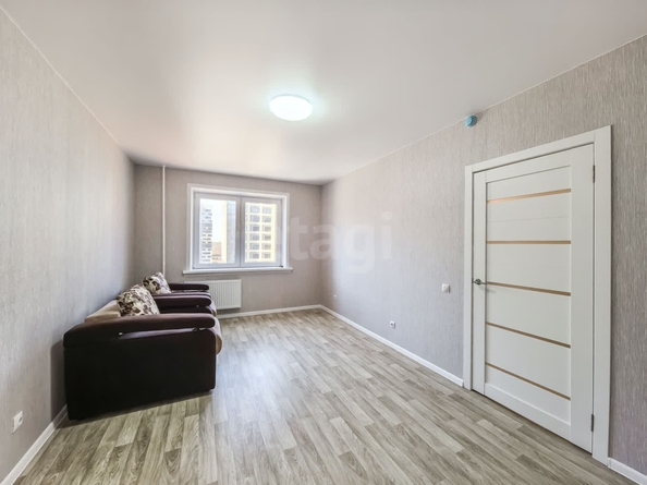 
   Продам 1-комнатную, 39.6 м², Околица мкр, 6

. Фото 1.