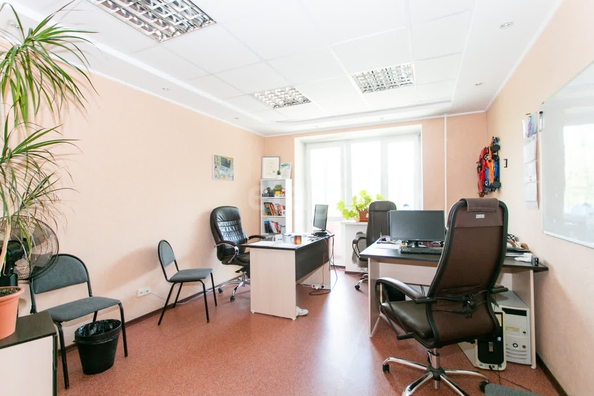 
   Продам офис, 241 м², 

. Фото 1.