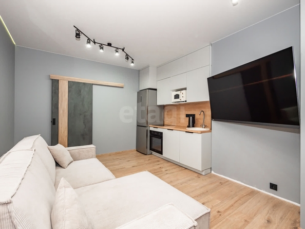 
   Продам 2-комнатную, 37.9 м², Кирова ул, 274

. Фото 1.
