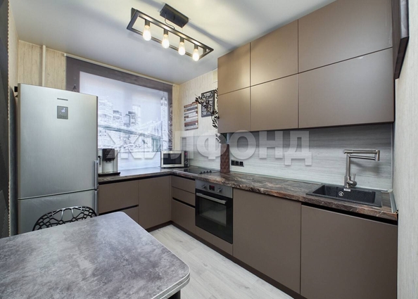 
   Продам 3-комнатную, 56.5 м², Бориса Богаткова ул, 194/2

. Фото 2.
