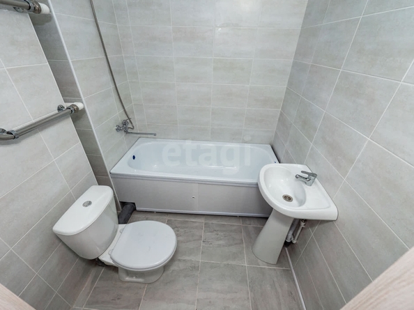 
   Продам 2-комнатную, 56 м², Татьяны Снежиной ул, 42/2

. Фото 20.