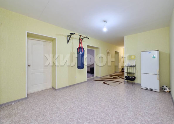 
   Продам 3-комнатную, 97.9 м², 2-й (4 мкр.) кв-л, 232

. Фото 17.