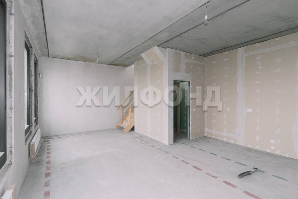 
   Продам 3-комнатную, 156 м², 3-й микрорайон, 1

. Фото 3.