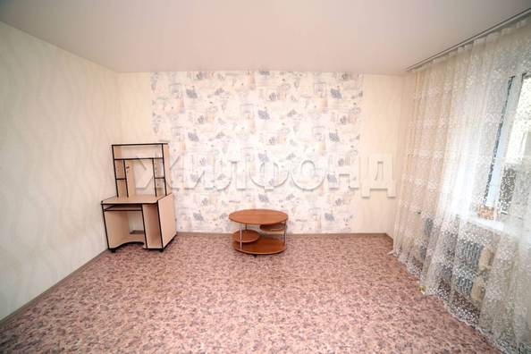 
   Продам 3-комнатную, 76.9 м², Петухова ул, 14/5

. Фото 4.