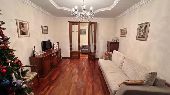 
   Продам 2-комнатную, 59 м², Красный пр-кт, 33

. Фото 1.