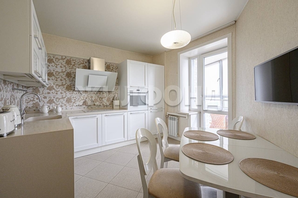 
  Продается 2-комн. квартира, 55.7 м², Есенина ул, д. 67
. Фото 1.