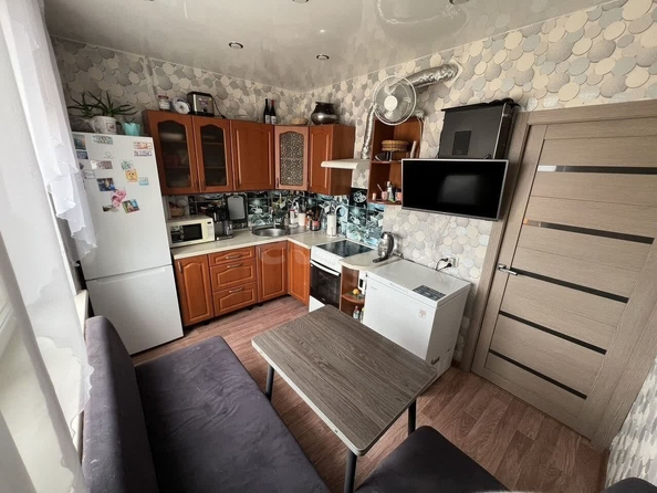 
  Продается 1-комн. квартира, 43 м², Петухова ул, д. 95
. Фото 2.