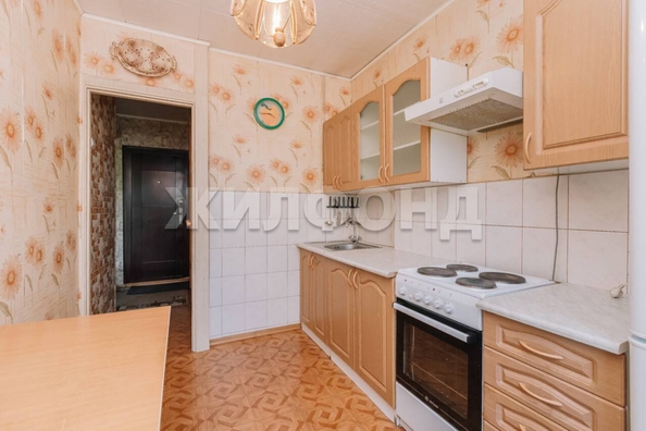 
  Продается 3-комн. квартира, 60 м², Петухова ул, д. 122
. Фото 8.