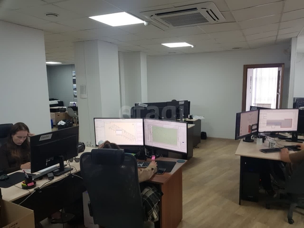 
  Сдается офис, 243.6 м², Красный пр-кт, д. 14/1
. Фото 3.