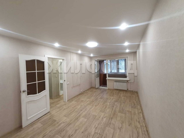 
  Продается 1-комн. квартира, 31.5 м², Есенина ул, д. 10
. Фото 2.
