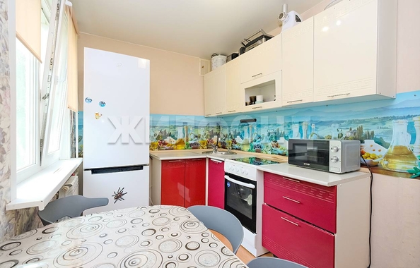 
  Продается 3-комн. квартира, 57.9 м², Петухова ул, д. 134
. Фото 6.