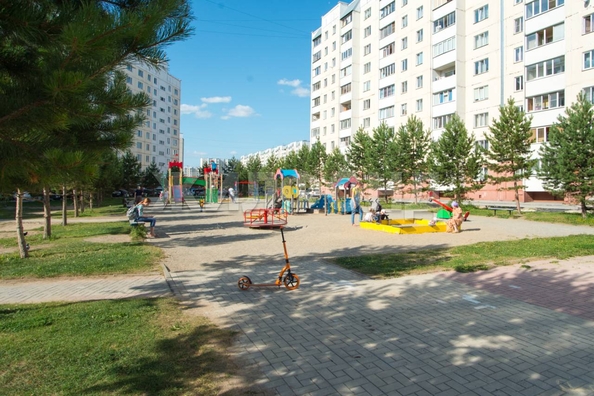 
  Продается 2-комн. квартира, 76.2 м², Татьяны Снежиной ул, д. 48
. Фото 3.