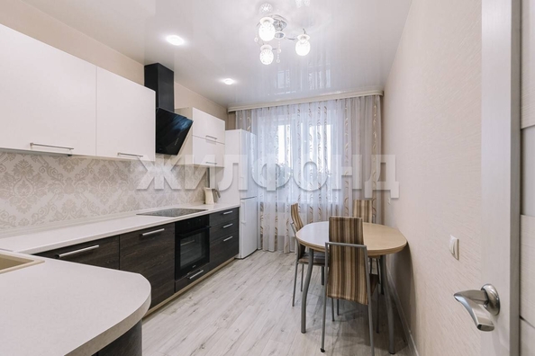 
  Продается 2-комн. квартира, 59 м², Петухова ул, д. 156
. Фото 2.