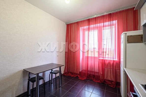 
  Продается 1-комн. квартира, 35.6 м², Виктора Уса ул, д. 1
. Фото 2.