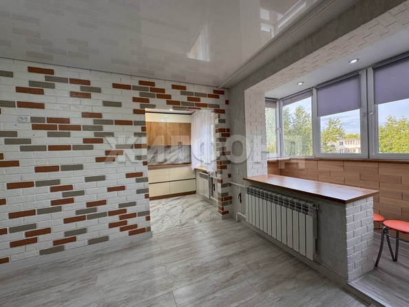 
  Продается 3-комн. квартира, 60.9 м², Есенина ул, д. 15
. Фото 12.