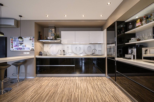
  Продается 4-комн. квартира, 121.7 м², Военная ул, д. 9/1
. Фото 7.