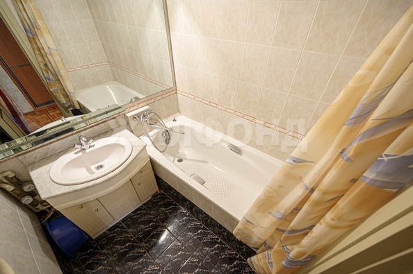
  Сдается 3-комн. квартира, 87 м², Революции ул, д. 28
. Фото 24.