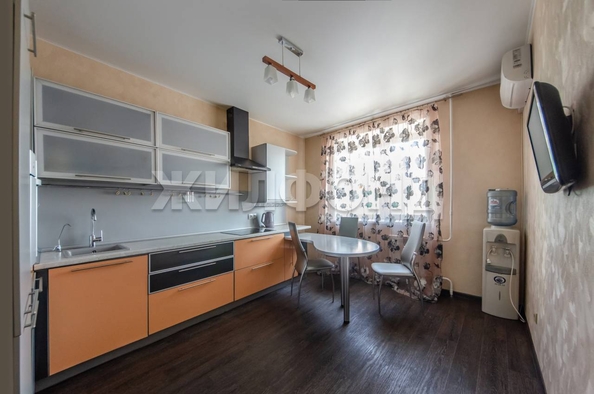 
  Продается 2-комн. квартира, 63 м², Лескова ул, д. 19
. Фото 2.
