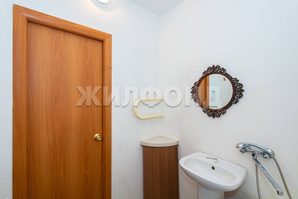 
  Продается 2-комн. квартира, 48.9 м², Петухова ул, д. 160
. Фото 8.