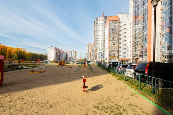 
  Продается 2-комн. квартира, 48.9 м², Петухова ул, д. 160
. Фото 23.