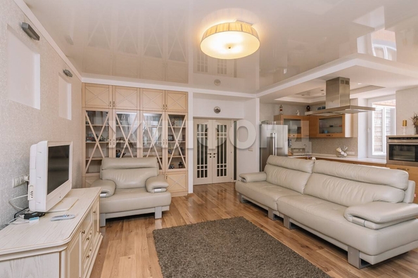 
  Продается 4-комн. квартира, 217.9 м², Галущака ул, д. 9
. Фото 2.