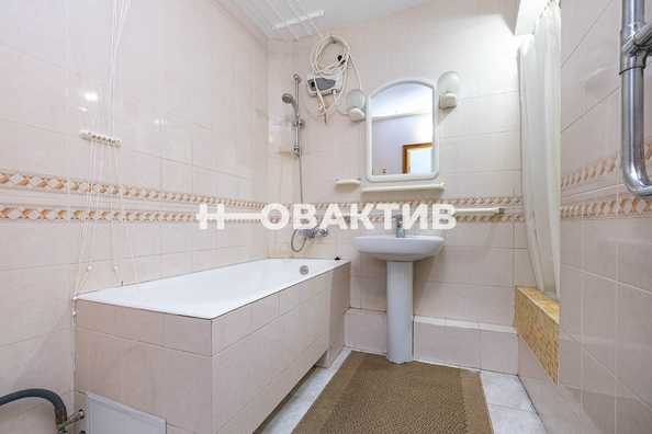 
  Продается 3-комн. квартира, 68 м², Сибирская ул, д. 49
. Фото 24.