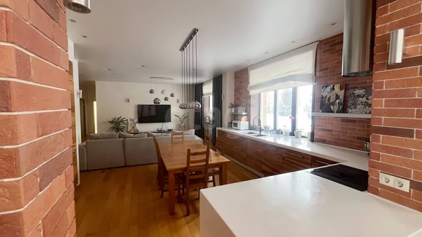 
  Продается 3-комн. квартира 139.9 м². Фото 3.