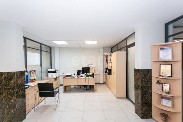 
  Продается офис 138 м², в ЖК Радужный каскад, б/с 19. Фото 2.