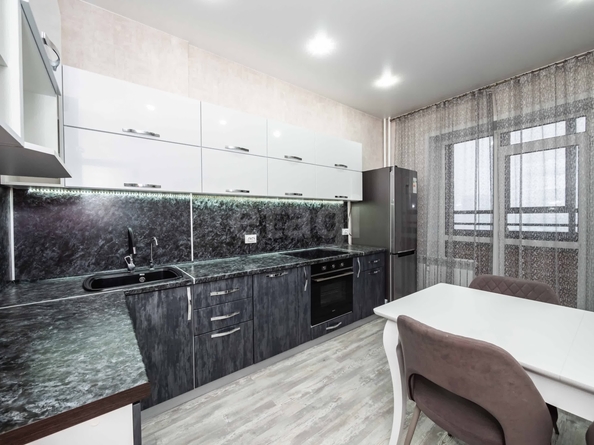 
  Продается 2-комн. квартира 60 м², в ЖК Калининский-2. Фото 1.
